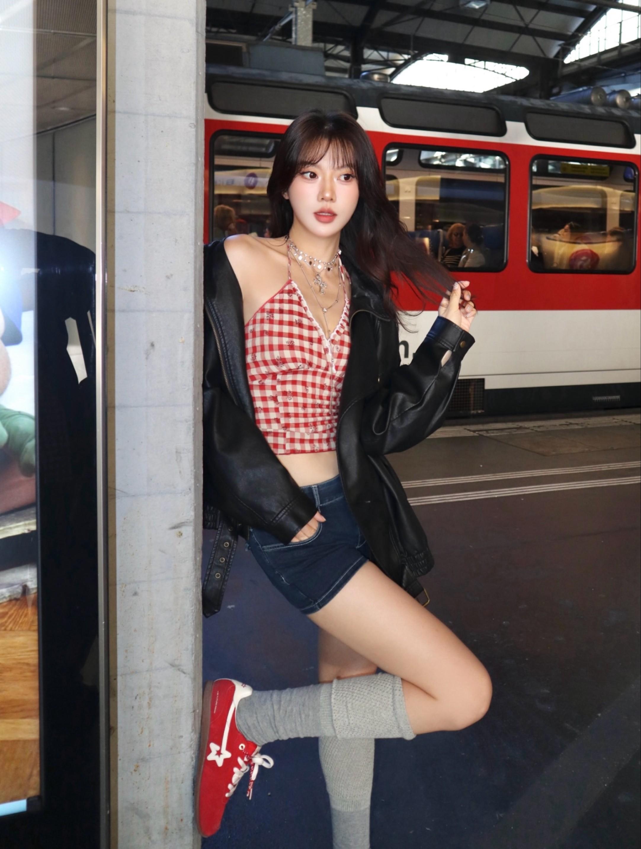 谁懂啊!Ripstar红鞋配灰袜,是站台最出片的松弛感公式